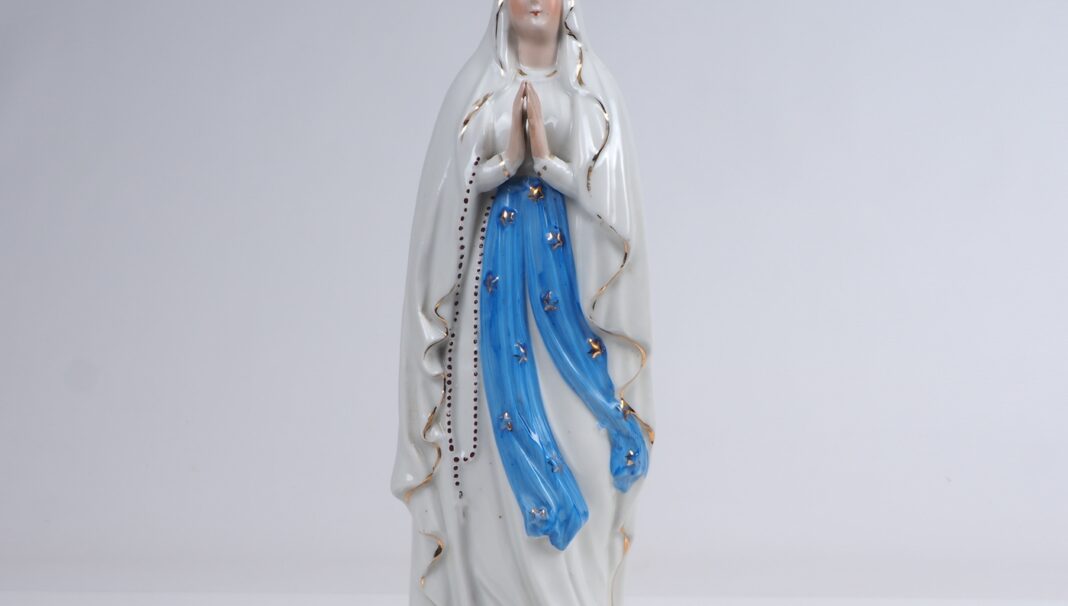 Duża figurka porcelanowa Matka Boża z Lourds, lata 40/50-te