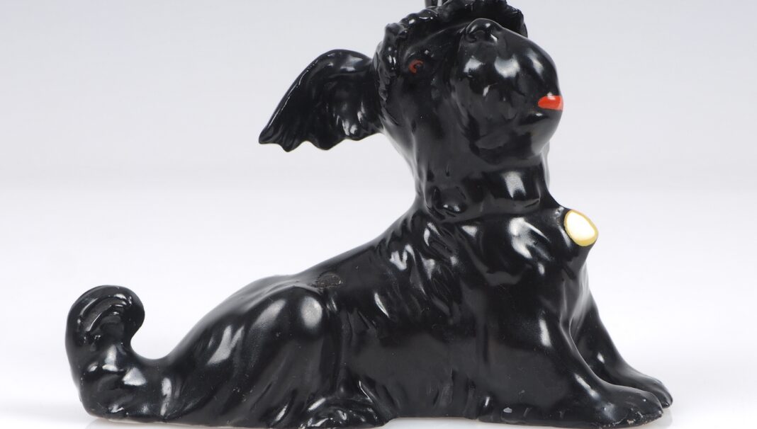 Figurka porcelanowa TERRIER, Czechosłowacja lata 20/30-te